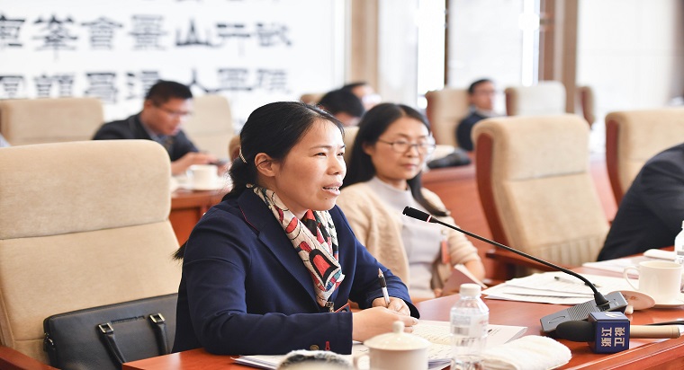 周慧代表全國兩會風采錄