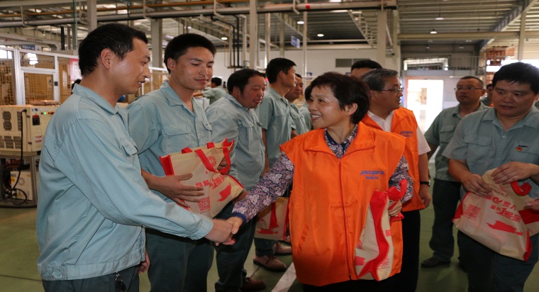 市領導高溫慰問公司一線員工